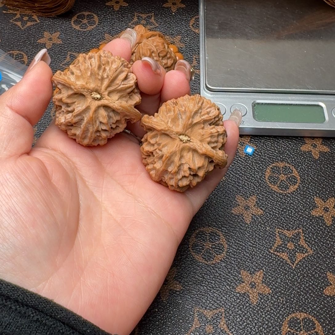文玩核桃把件42苹果园G495