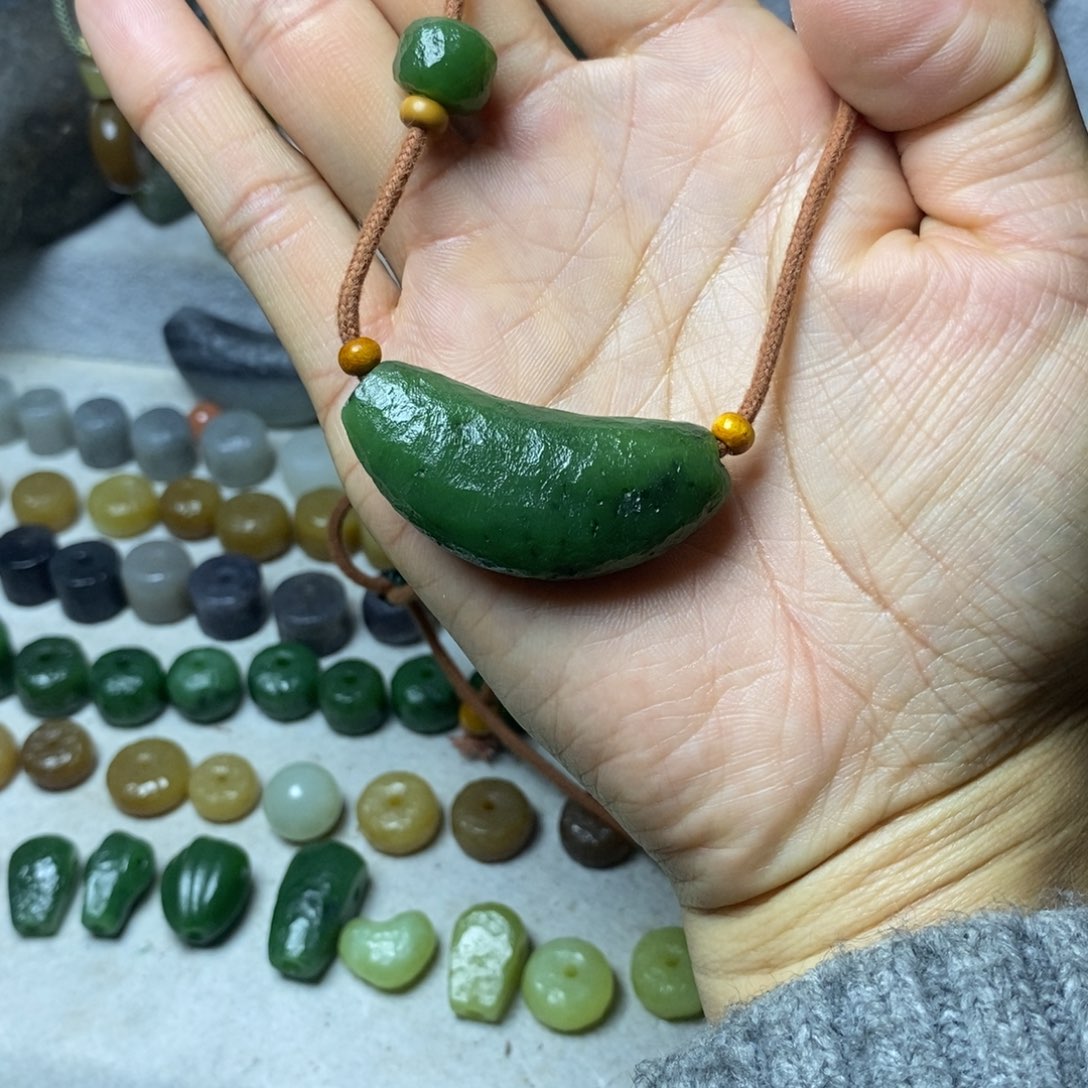 和田玉未镶嵌颈饰