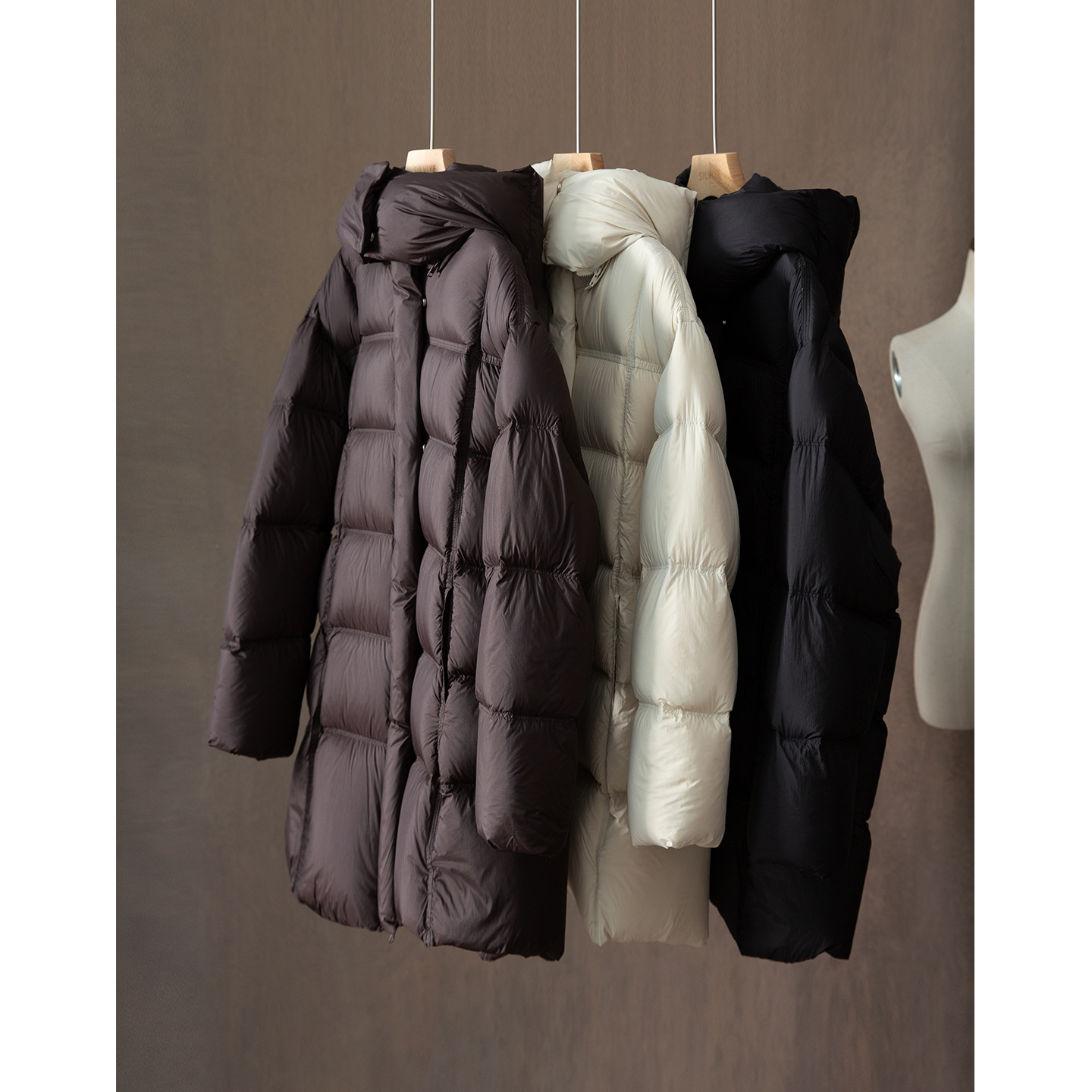 SILVIYE90白鸭绒连帽羽绒服中长款泡芙感面包服加厚外套冬YR52058