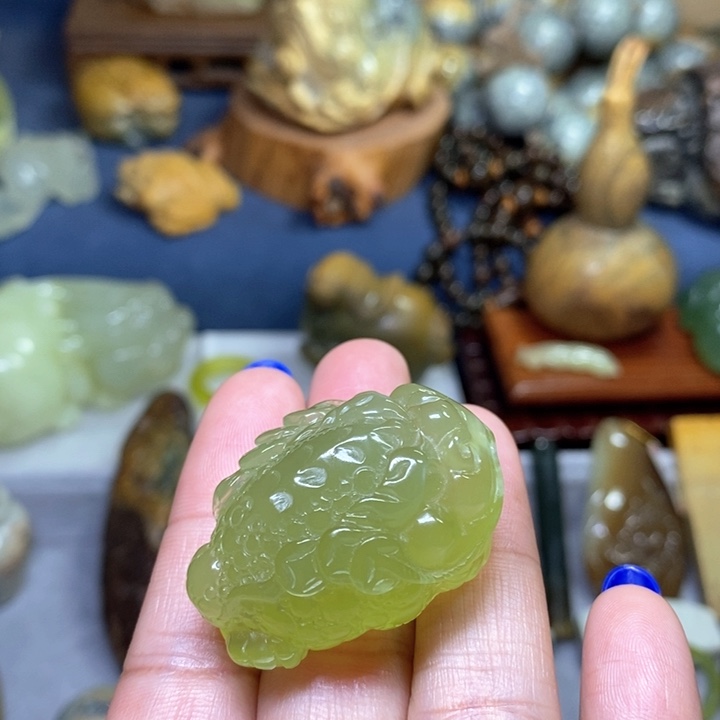 蛇纹石玉吊坠未镶嵌