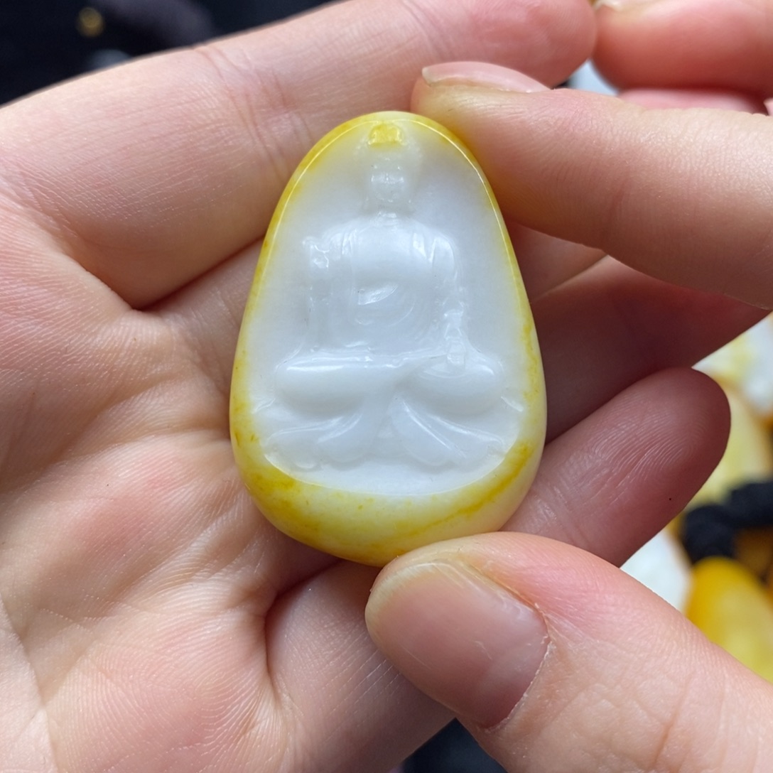 李****和田玉未镶嵌颈饰