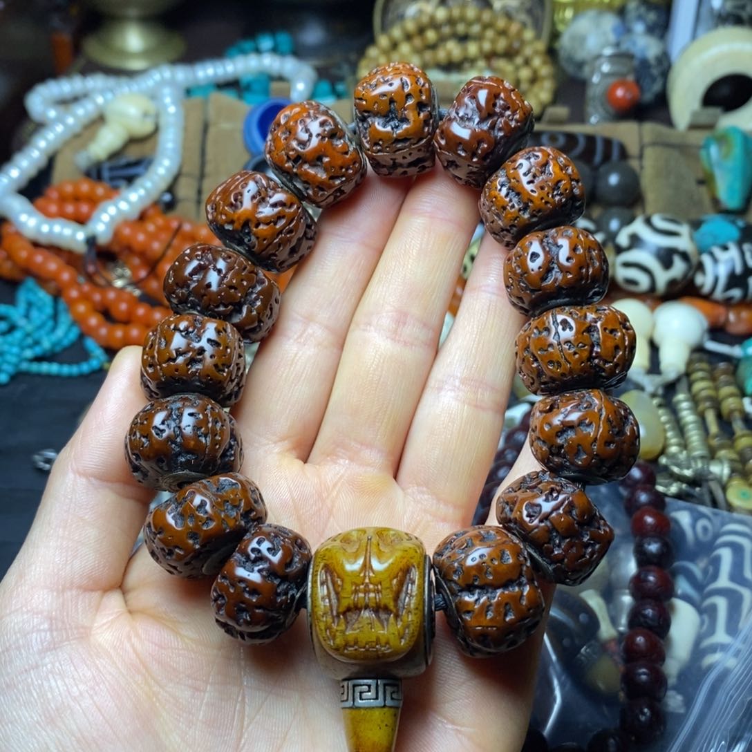 大叶紫檀（黑酸枝木类）