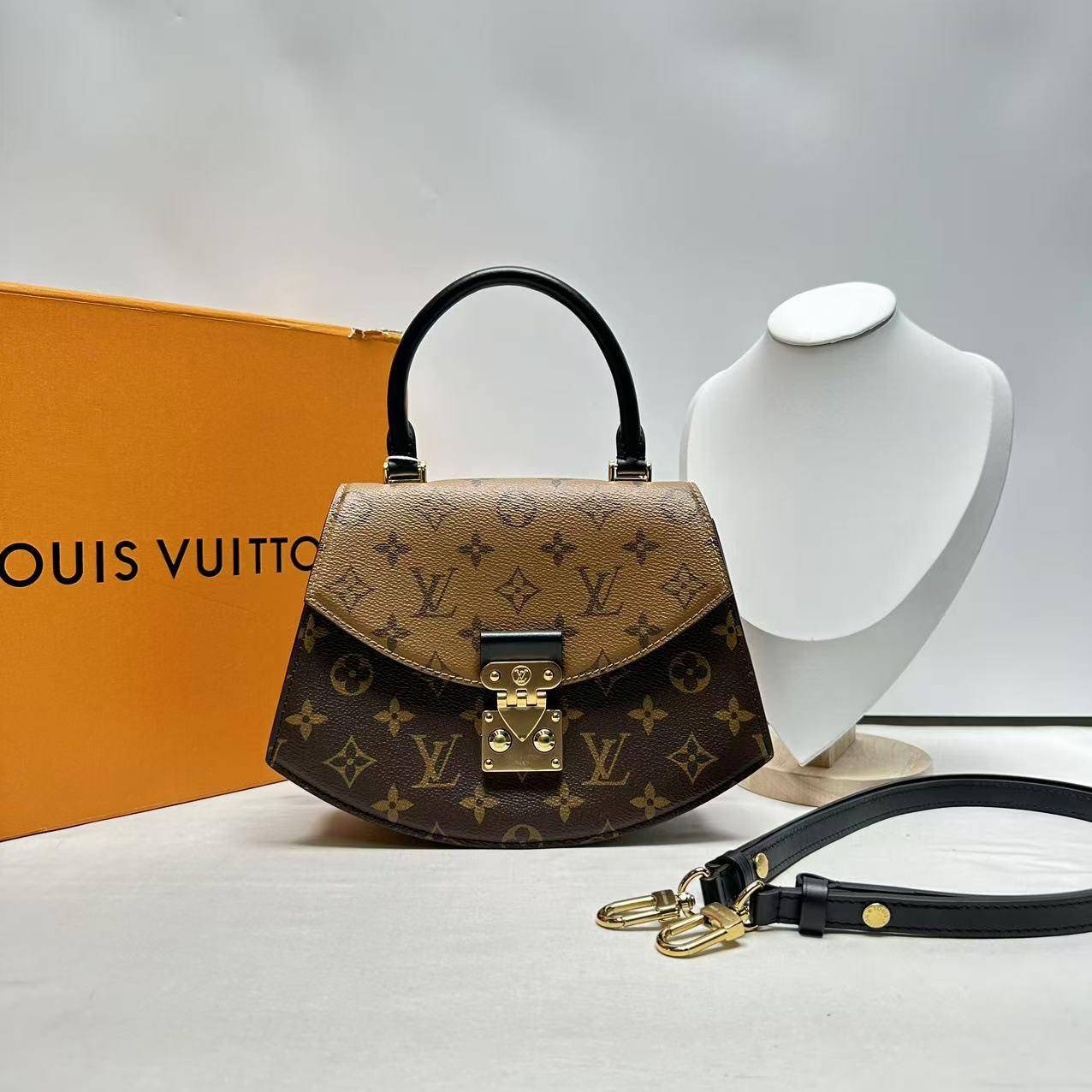 胖虎佳佳/路易威登/95新/公价0/箱包/斜挎包/31B2411220194