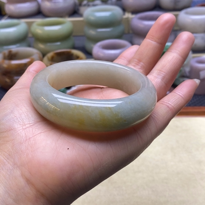 石英质玉未镶嵌手镯