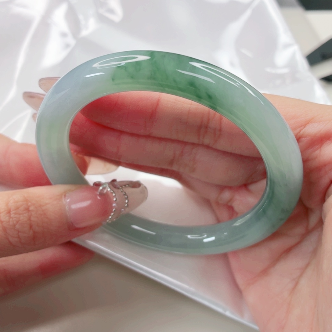 翡翠未镶嵌手镯54.7圈x597