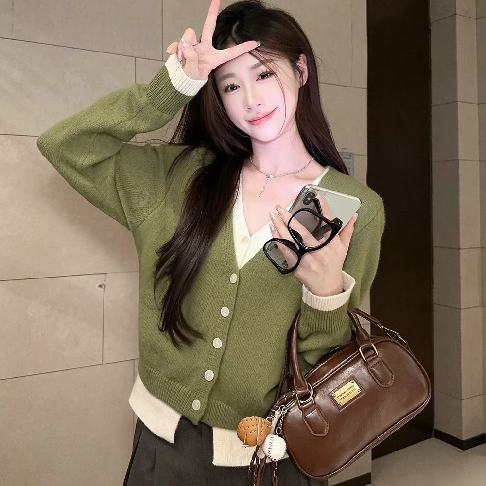 春秋新款韩系假两件V领针织开衫女慵懒风设计感宽松短款毛衣上衣