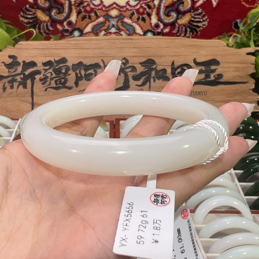 未镶嵌手镯和田玉老坑和田羊脂白玉手镯
