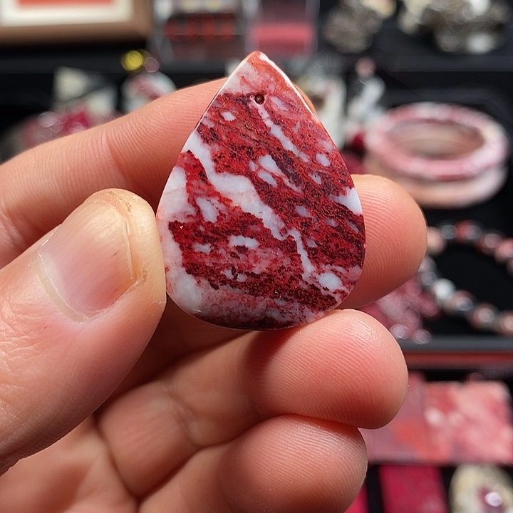 天然辰砂鸡血石原石水滴吊坠