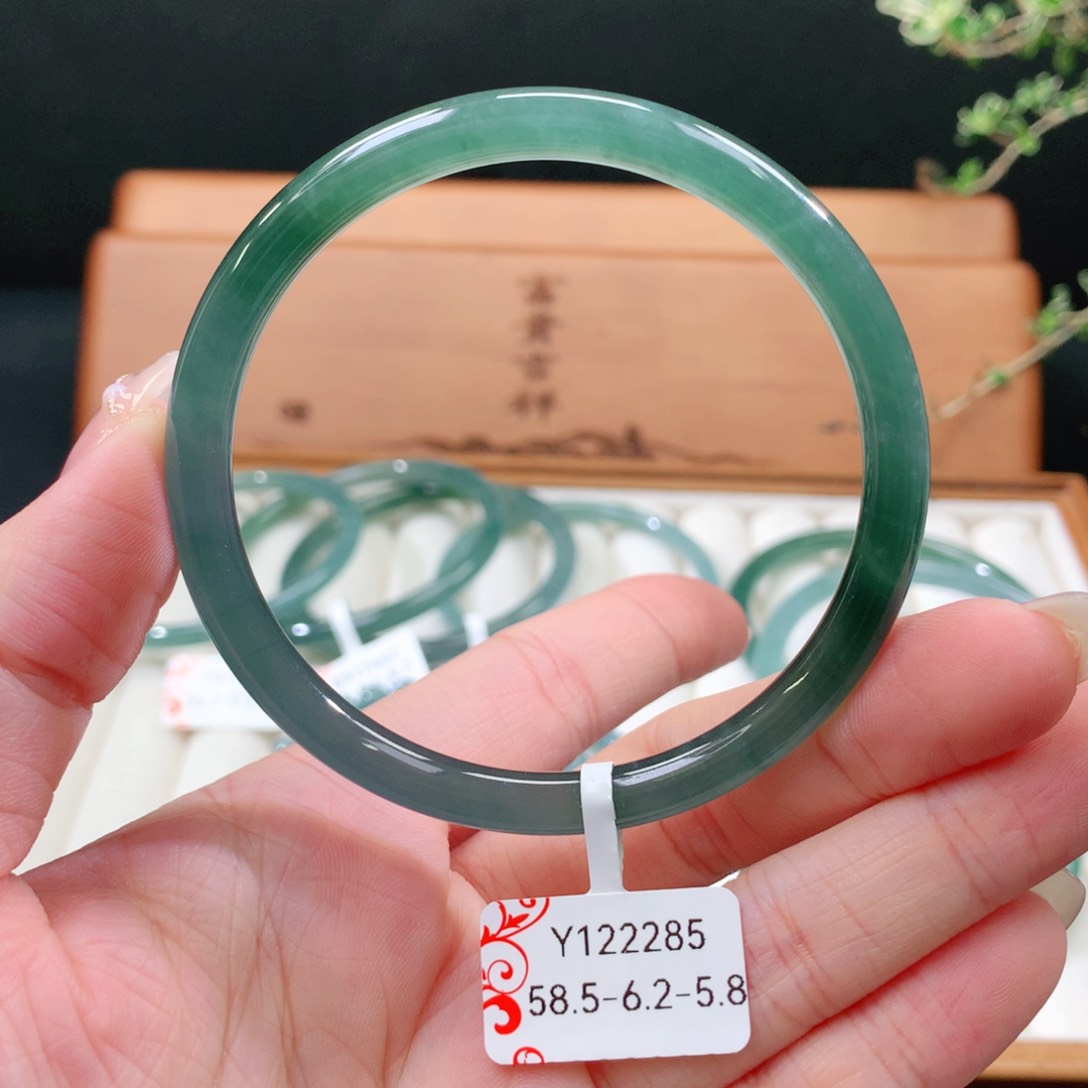 翡翠手镯未镶嵌天然