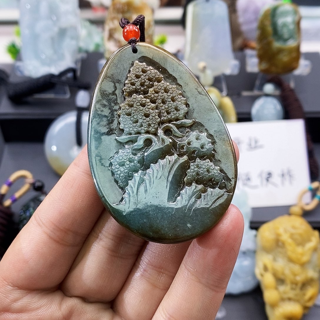 颈饰未镶嵌翡翠吊坠