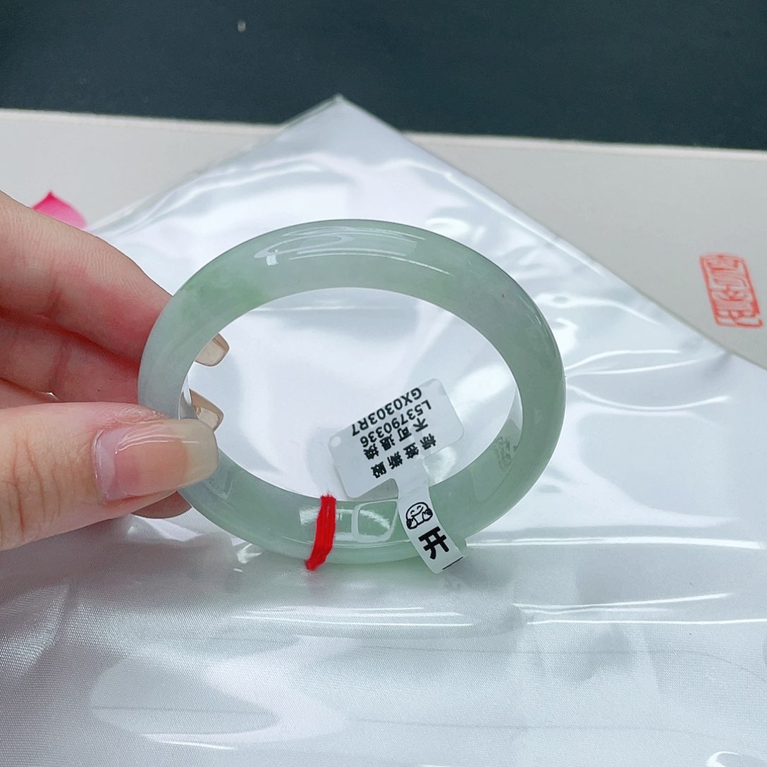 翡翠手镯未镶嵌正53
