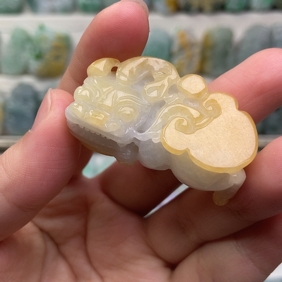 翡翠未镶嵌吊坠(赠链)