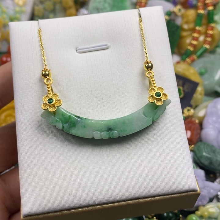 翡翠未镶嵌吊坠(赠链)