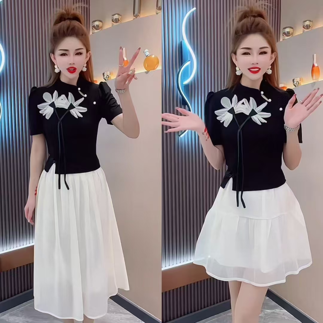 大码女装夏季新中式花朵盘扣设计感上衣显瘦半身裙国风两件套装裙