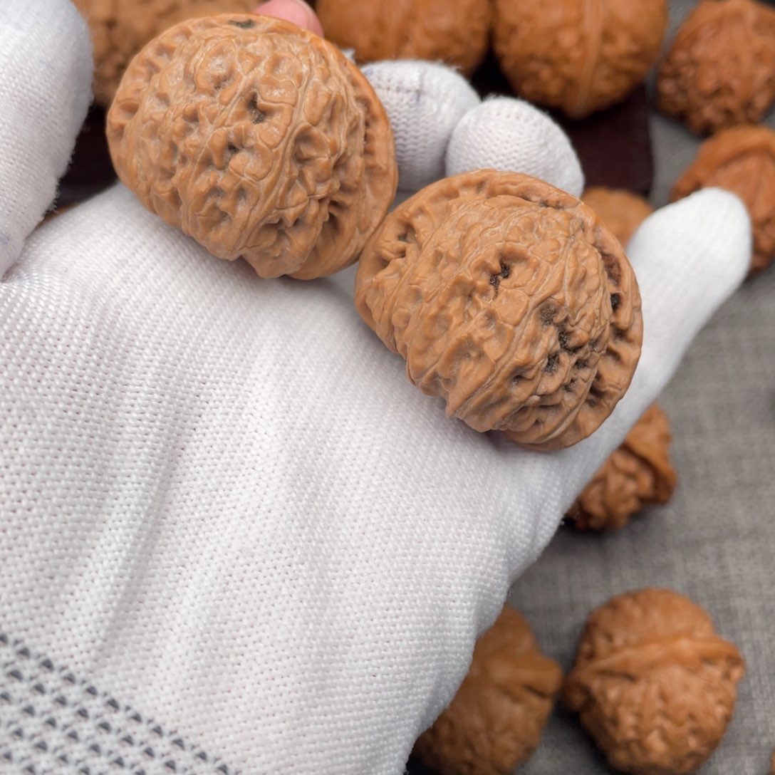 文玩核桃把件39三角球白