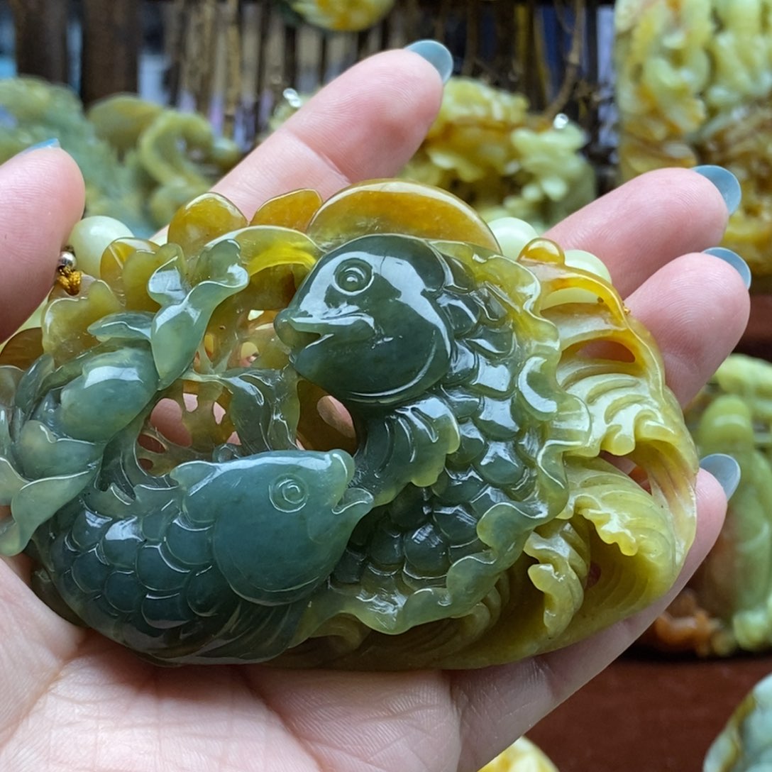 蛇纹石玉颈饰未镶嵌金***罗