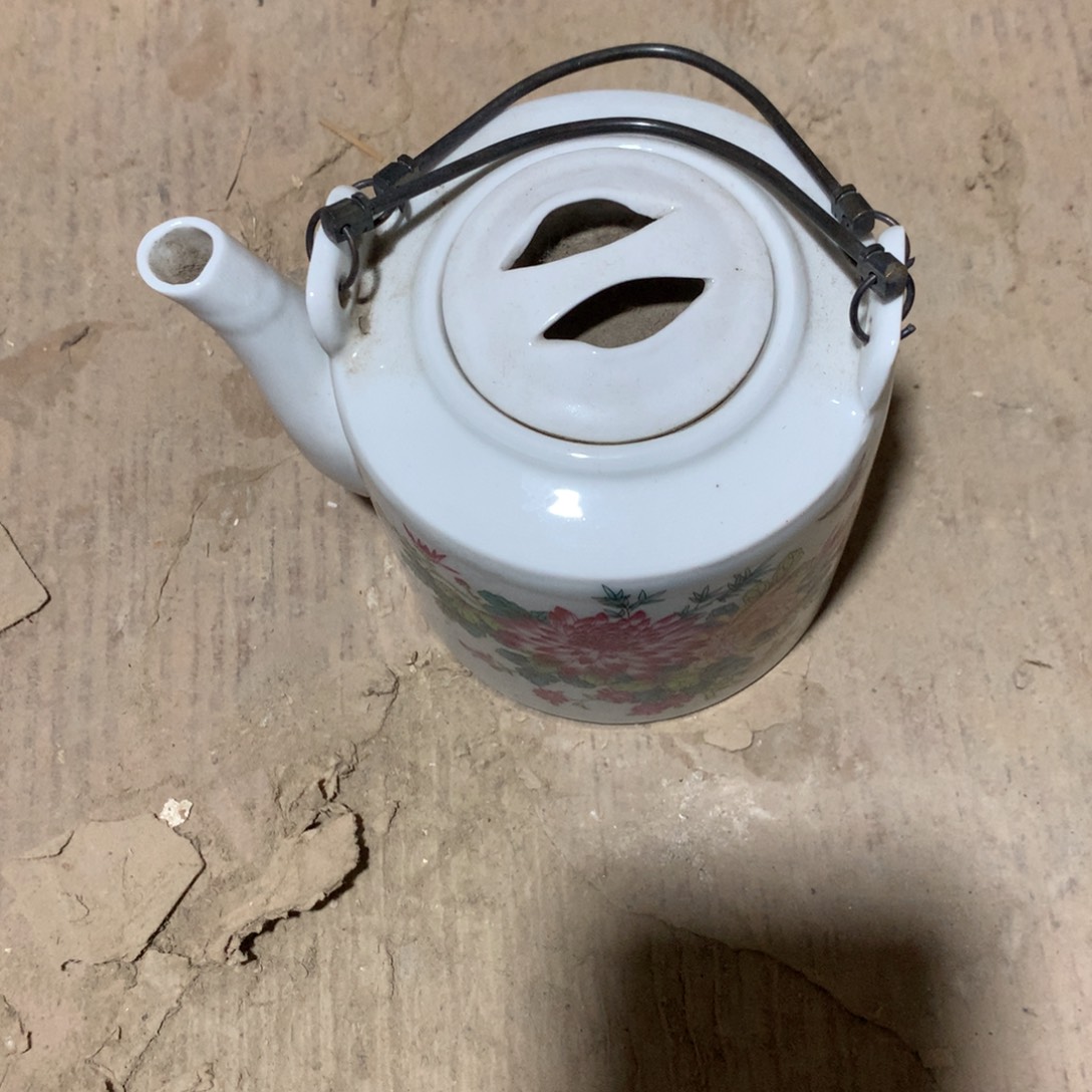 沉***香高端大气上档次瓷器。