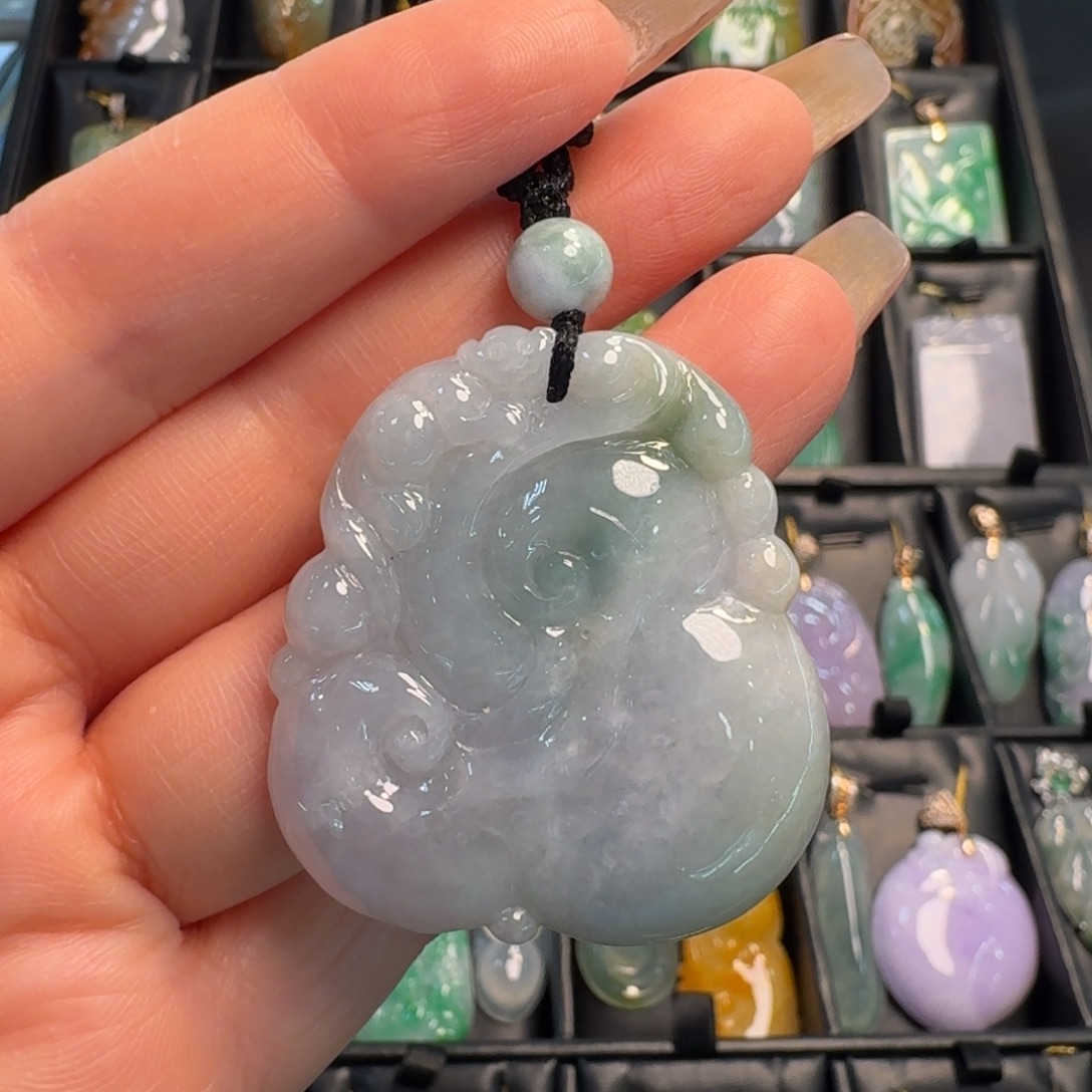 翡翠未镶嵌颈饰如意