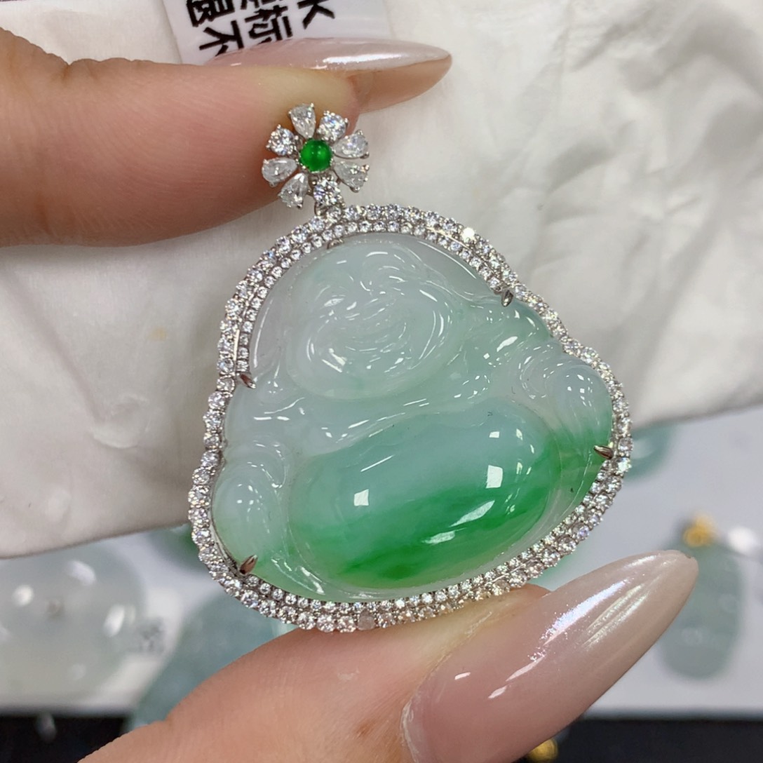 颈饰18K金镶嵌翡翠