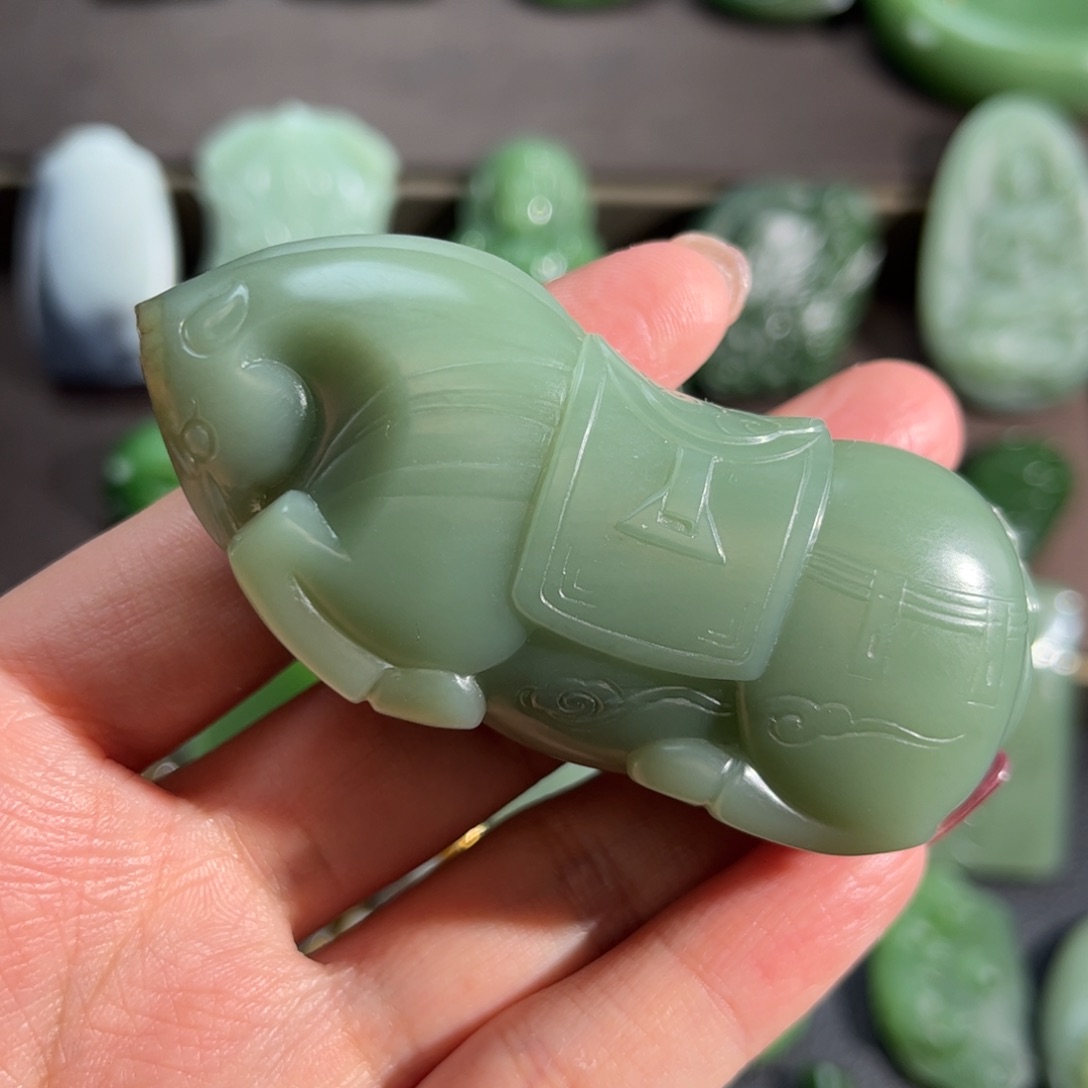 和田玉颈饰未镶嵌予****3粉青一马当先定制