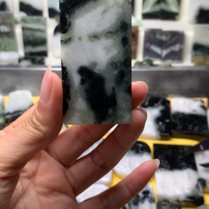 独山玉未镶嵌颈饰