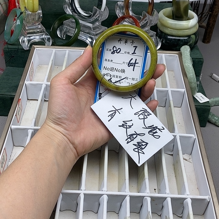 蛇纹石玉未镶嵌手镯