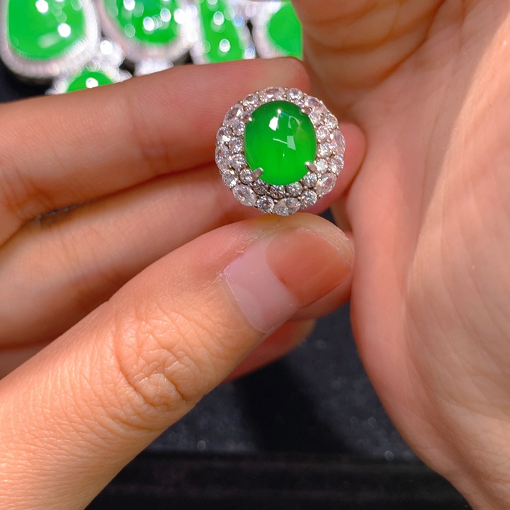 翡翠银S925镶嵌戒指一个