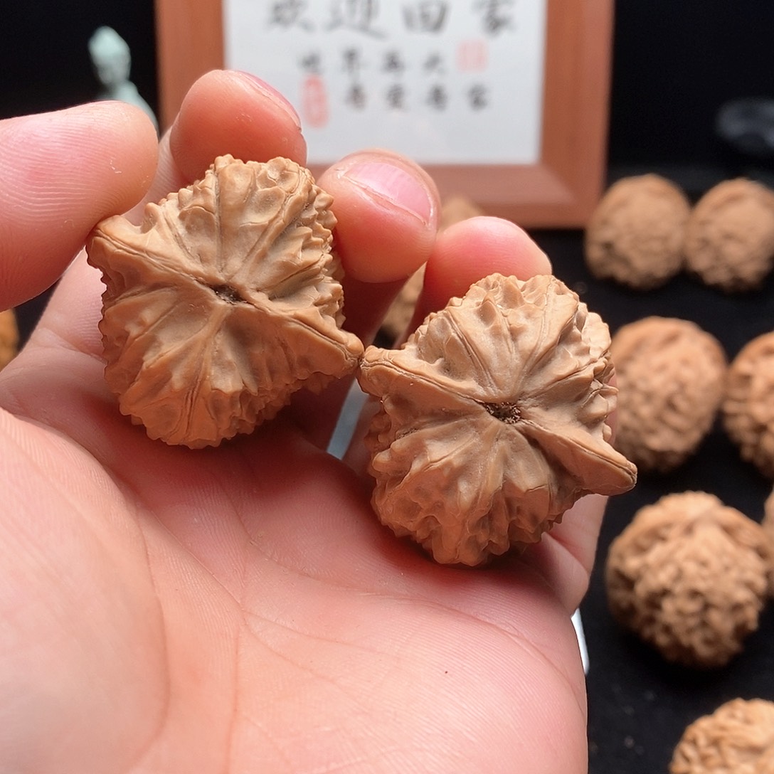 文玩核桃吊坠马老四37