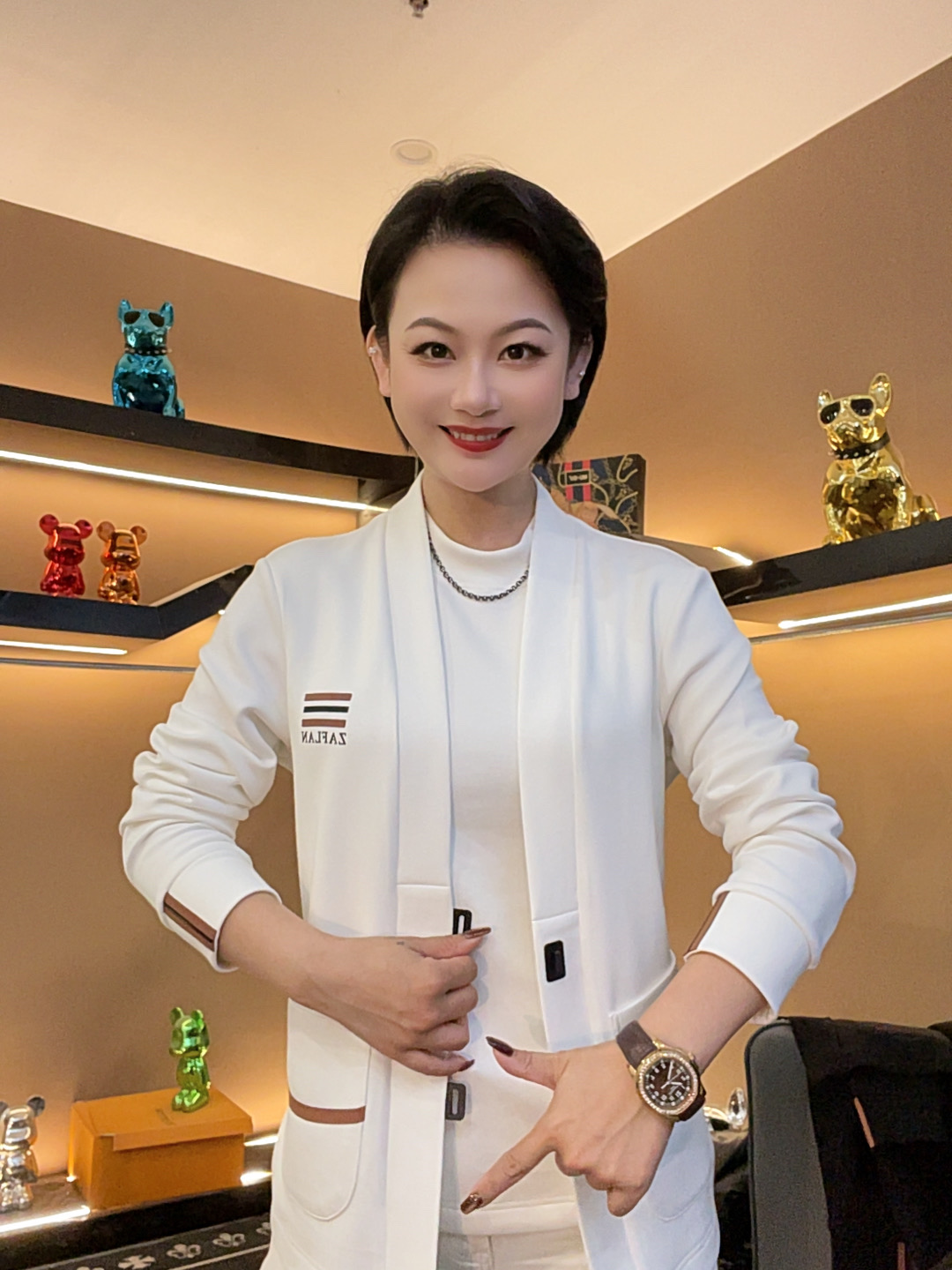 江南婷姐优选欧货男士冬季长袖休闲罗马空气胸标时尚百搭翻领皮面