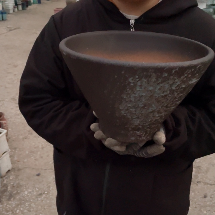 紫砂花盆口28高19瑕疵瑕疵