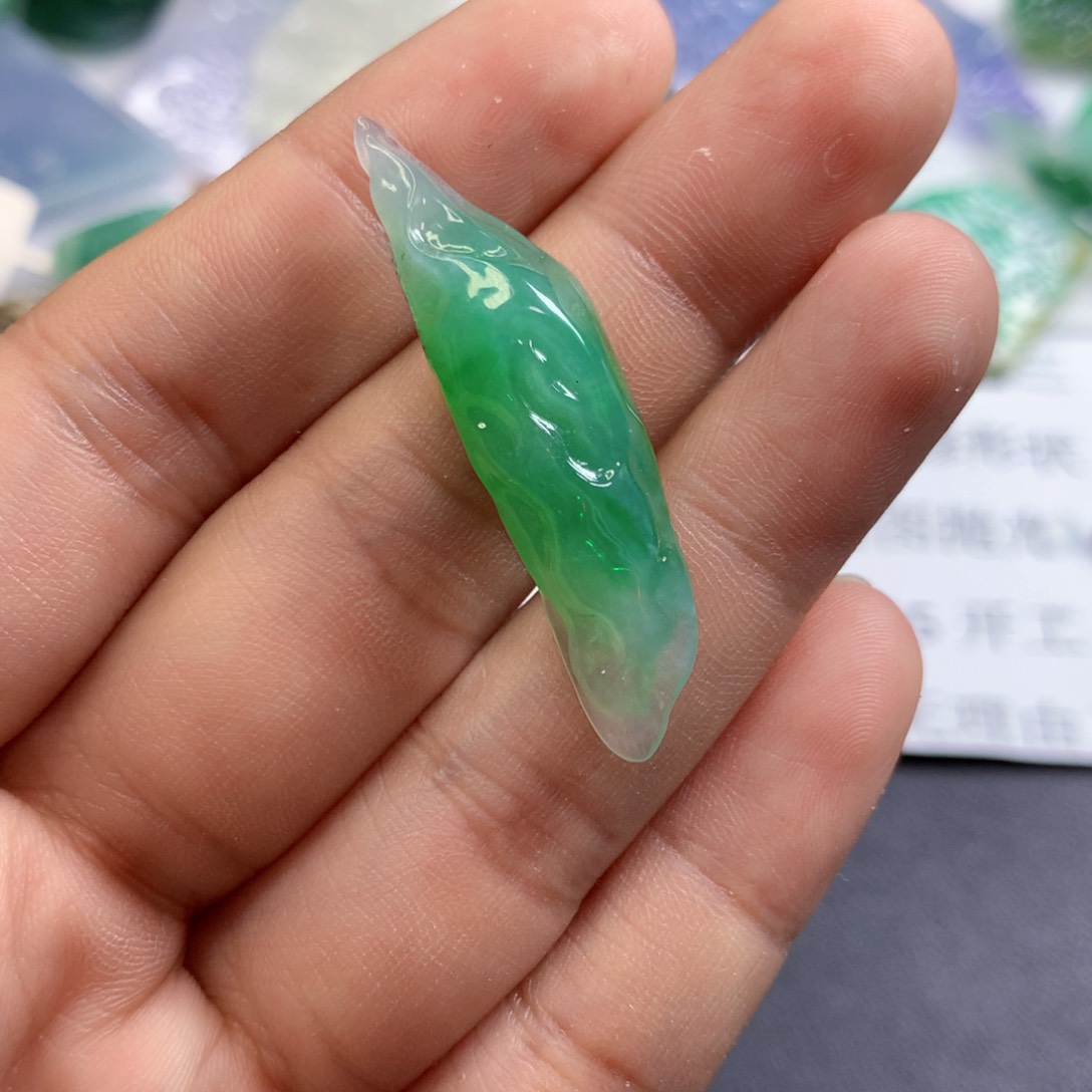 【闪购商品】翡翠吊坠(不含链)未镶嵌