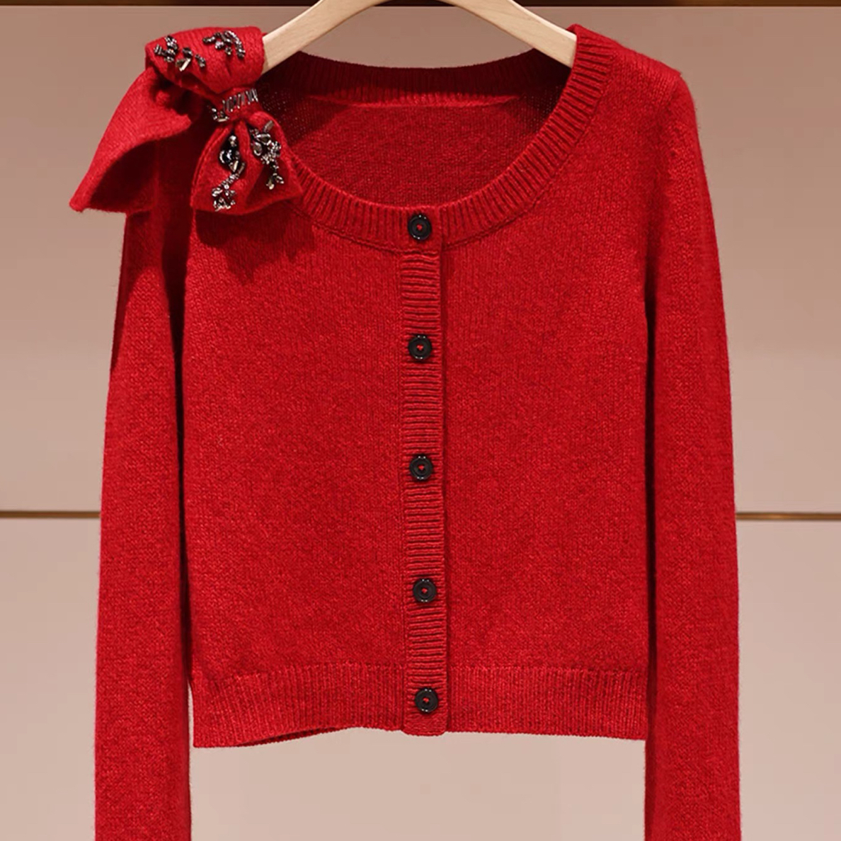 花颜2026春季红色新款时尚甜美百搭纯色圆领长袖针织开衫