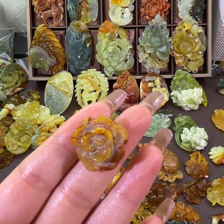 未镶嵌蛇纹石玉颈饰蘼*落