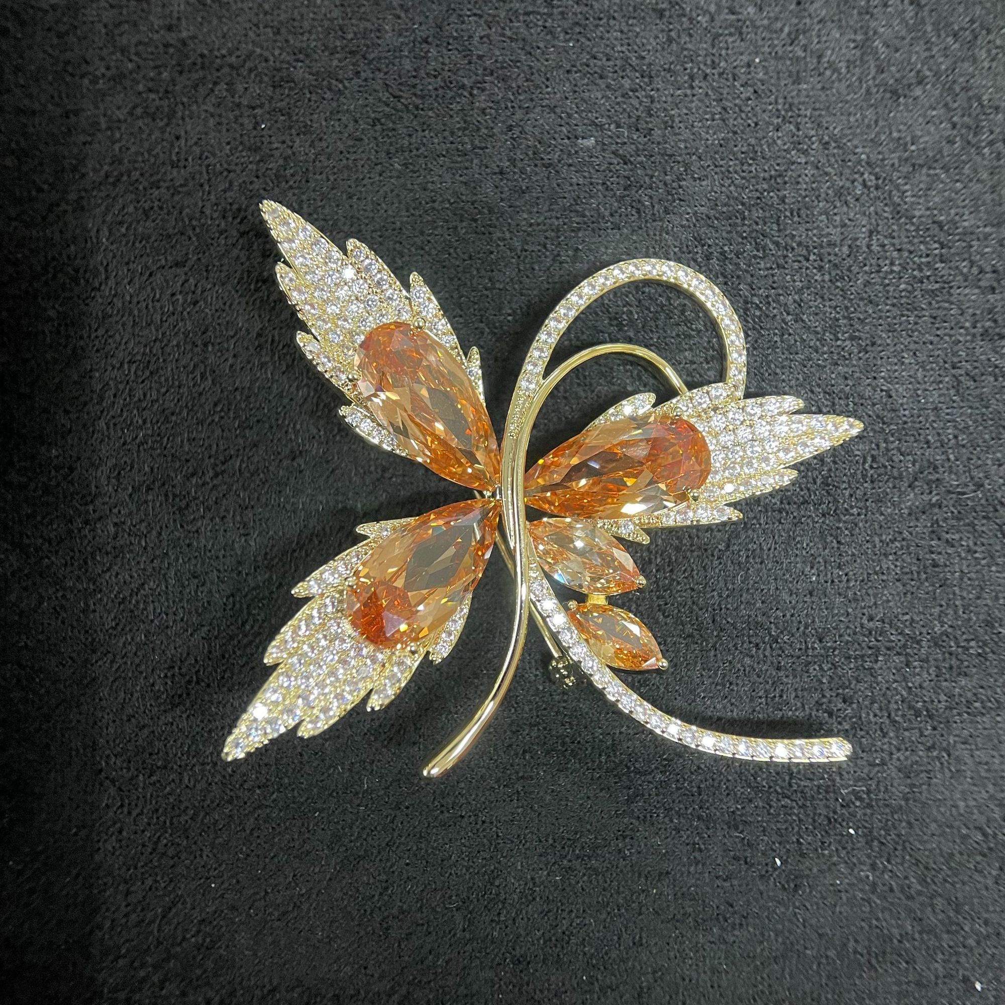 铜合金锆石胸针 欧式蝴蝶爪镶锆石铜合金胸针   轻奢时尚