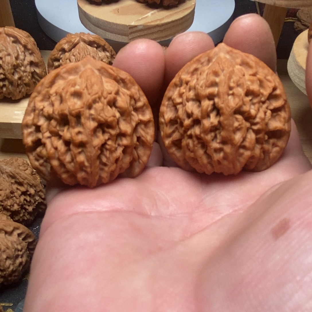 冬***哥文玩核桃吊坠盘龙纹