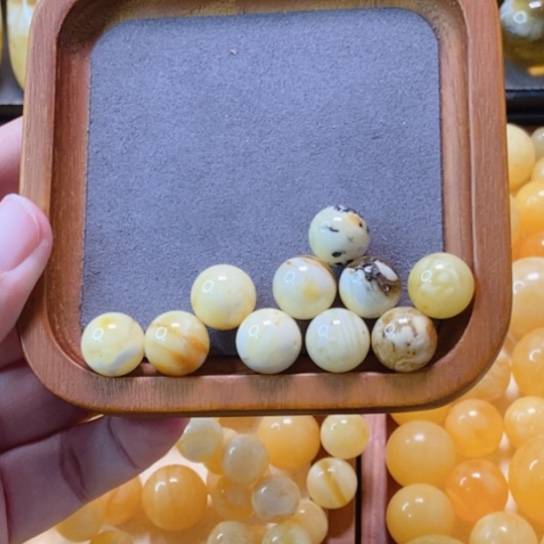 琥珀未镶嵌颈饰天然蜜蜡