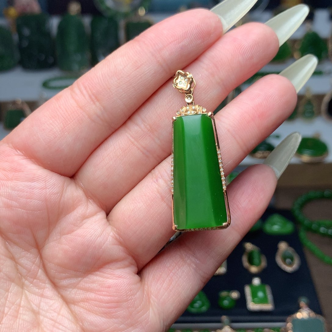 和田玉（碧玉）吊坠18K金镶嵌
