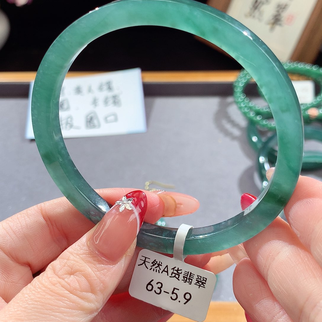 翡翠手镯（圆镯）未镶嵌