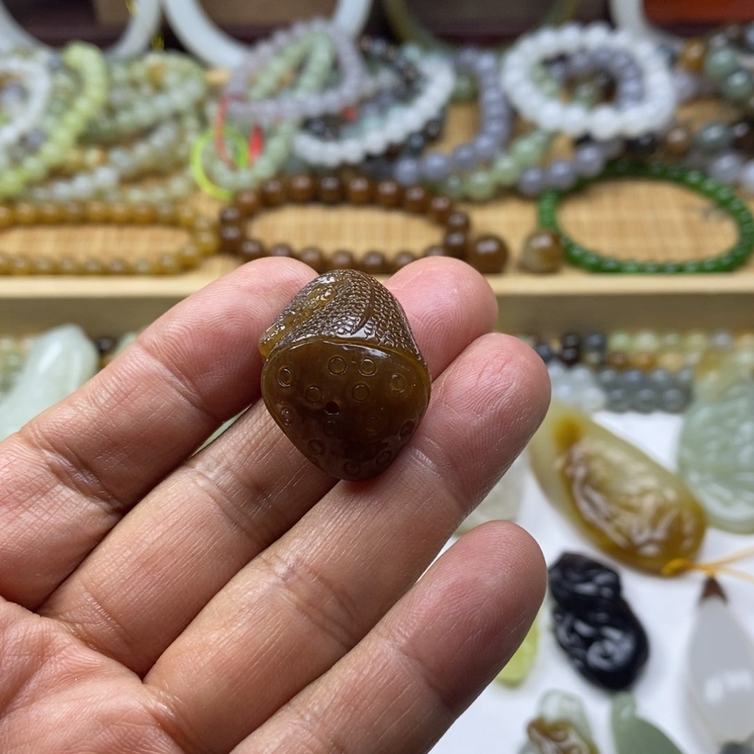 和田玉（糖玉）颈饰未镶嵌