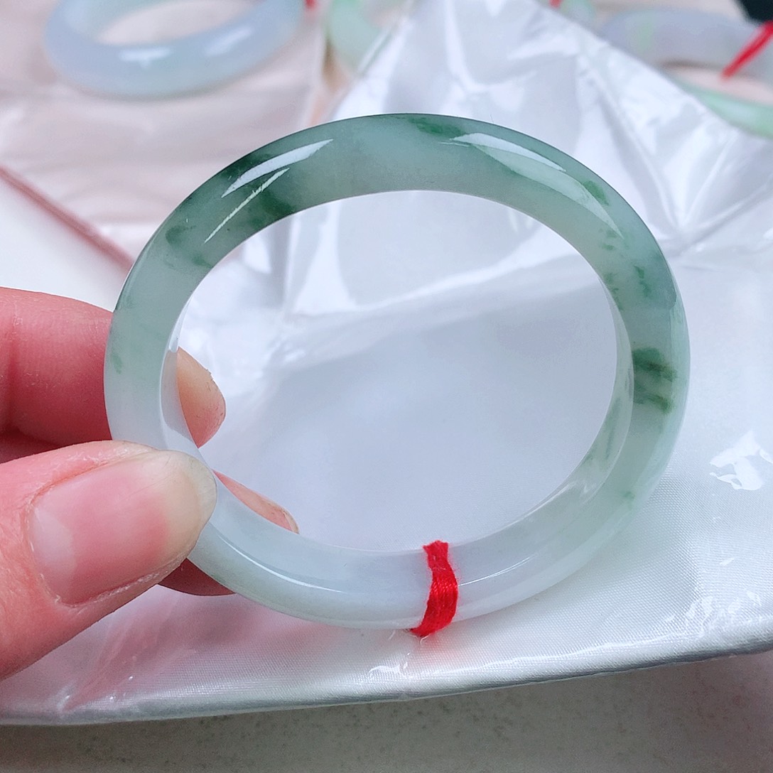 翡翠手镯（贵妃镯）未镶嵌@*