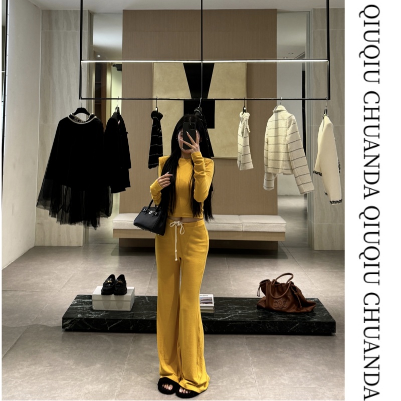 秋秋穿搭推荐   2025秋季新款净版修身长袖微喇裤套装   W88852