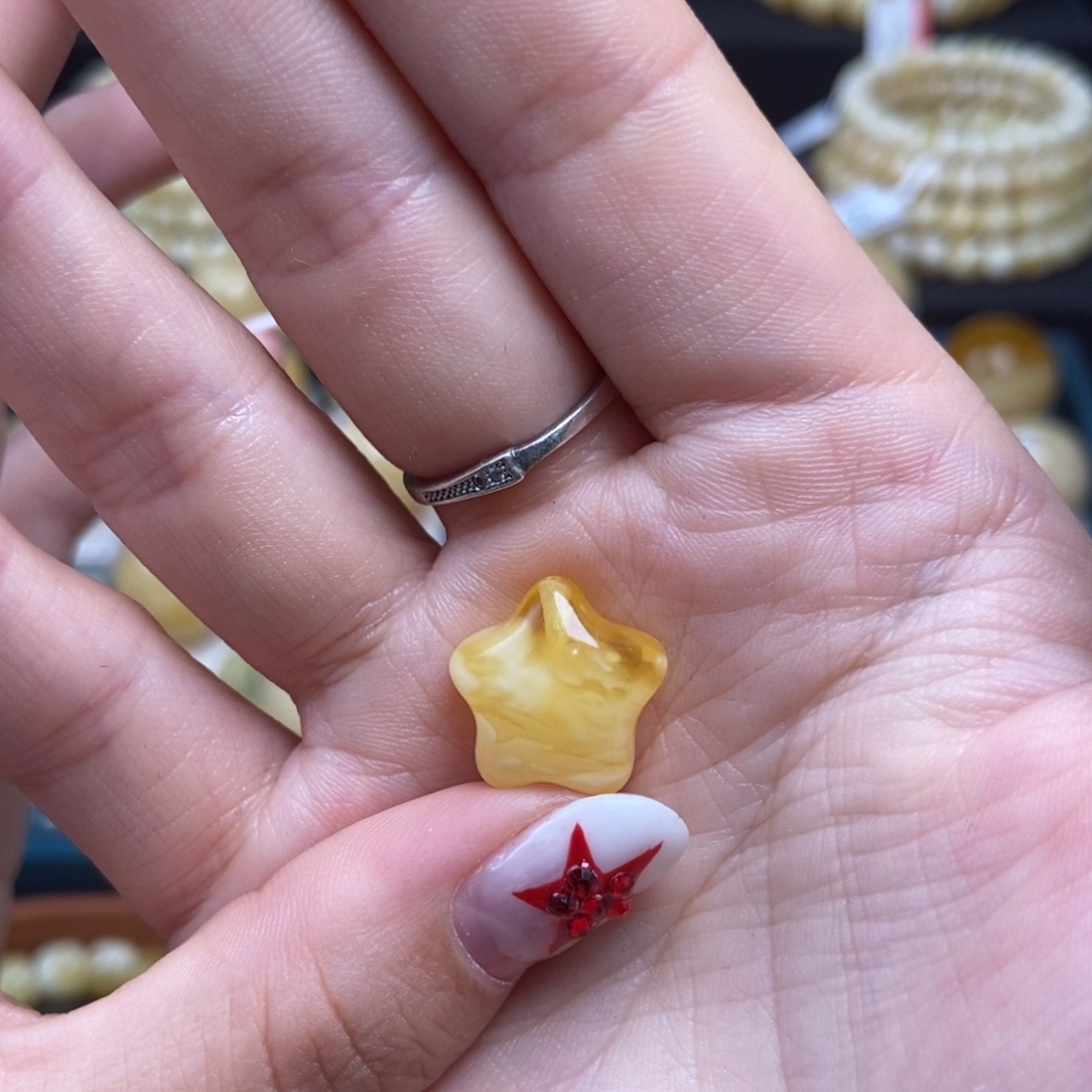 蜜蜡未镶嵌珠宝奇石