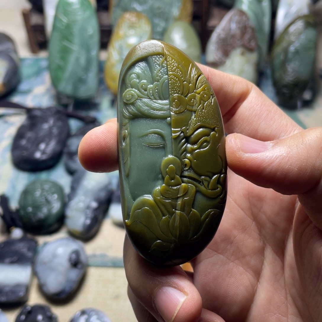 和田玉未镶嵌挂件一念之间