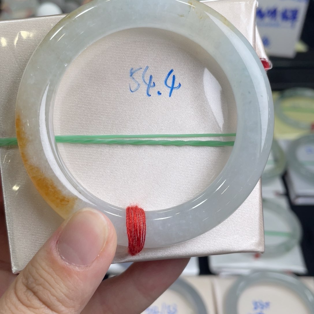 翡翠手镯未镶嵌飘黄翡花圆条