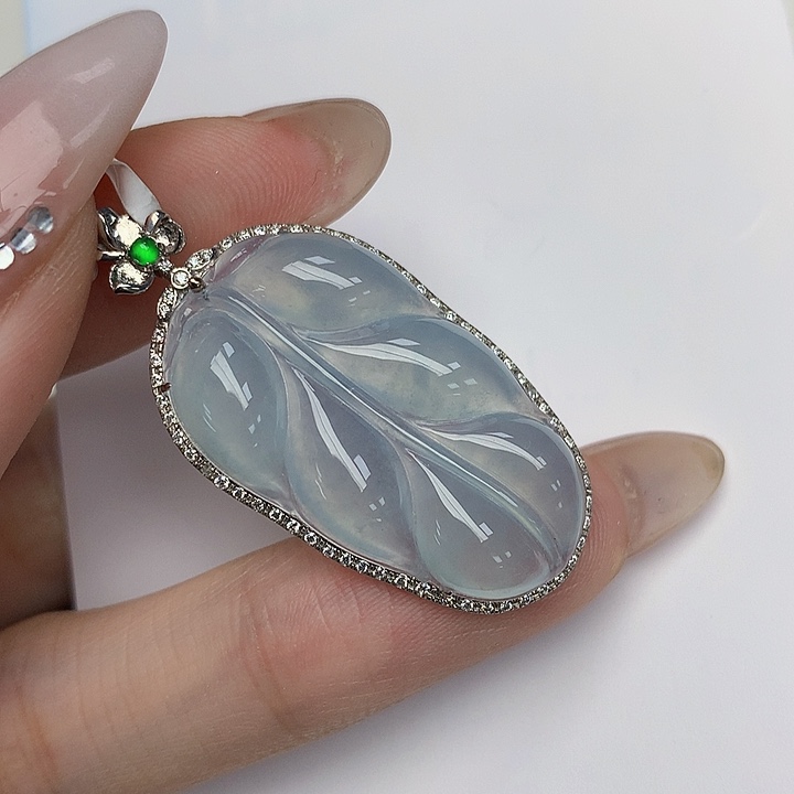 翡翠颈饰18K金镶嵌翡翠