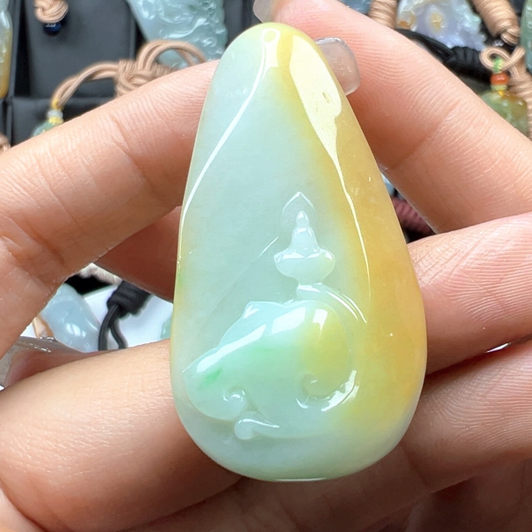 翡翠颈饰未镶嵌悟道