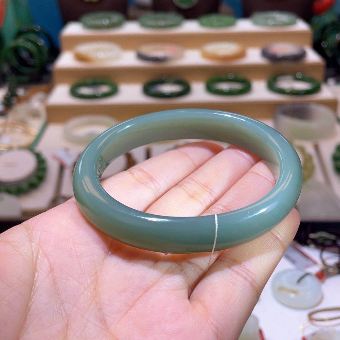 和田玉收藏级粉青贵妃手镯52、53未镶嵌有*