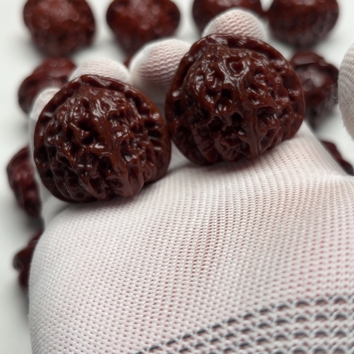 S***x文玩核桃吊坠不面试三角白