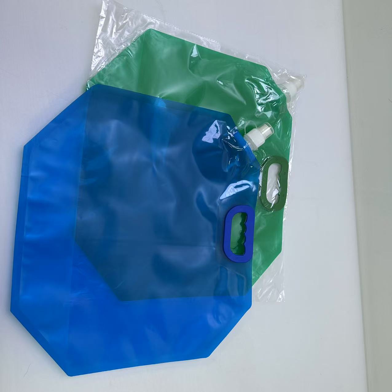 62737  户外折叠大容露营塑料水袋混款混色（10L）