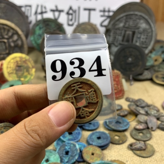 掏***哥铜现代文创工艺品